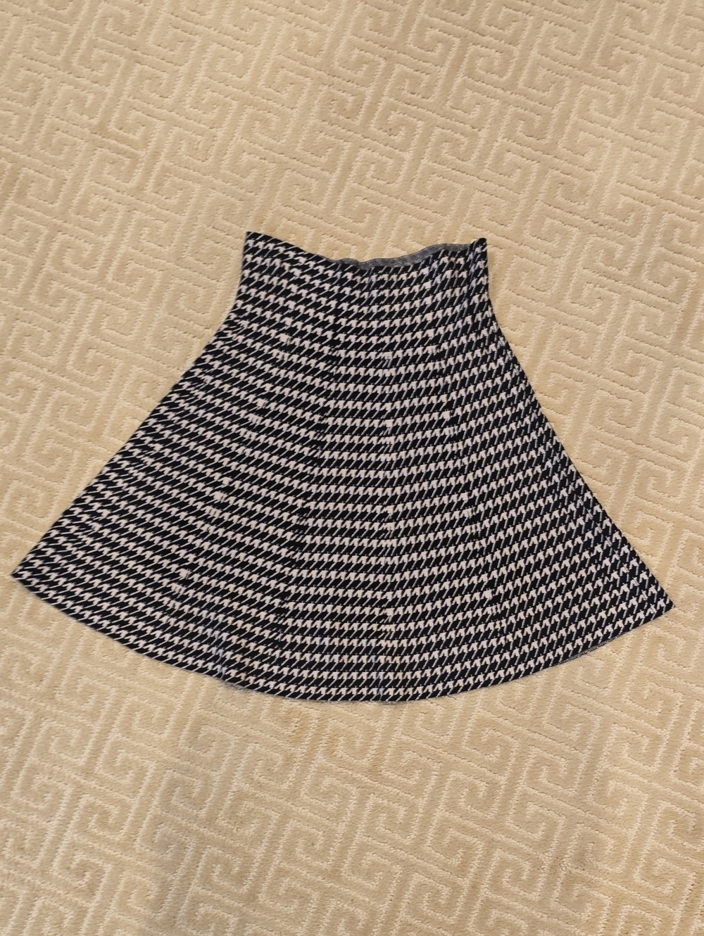 Max Studio Black and Beige Houndstooth Circle Skirt, Size M